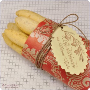 Papieranhänger braun mit Wellenrand Papieranhänger braun mit Wellenrand