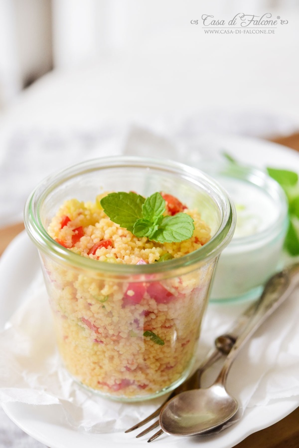 Couscous Salat mit Minze-Limetten-Joghurt {Rezept}