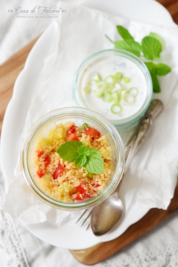 Couscous Salat mit Minze-Limetten-Joghurt {Rezept}